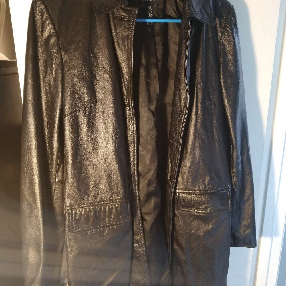 Ladies American Eagle leather jacket extra small. ( closet)